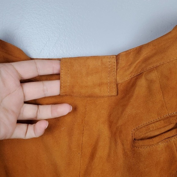 VINTAGE 90s Leather Pleated High Waisted Shorts - Picture 8 of 9